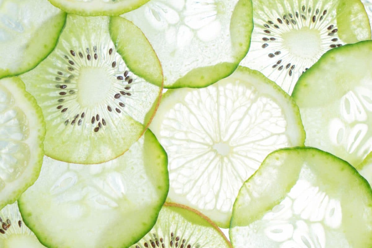 Fresh sliced kiwi and lime